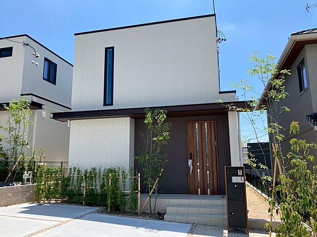 シンプルな中にも洗練されたデザインと落ち着きのある色調が高級感を演出しています♪