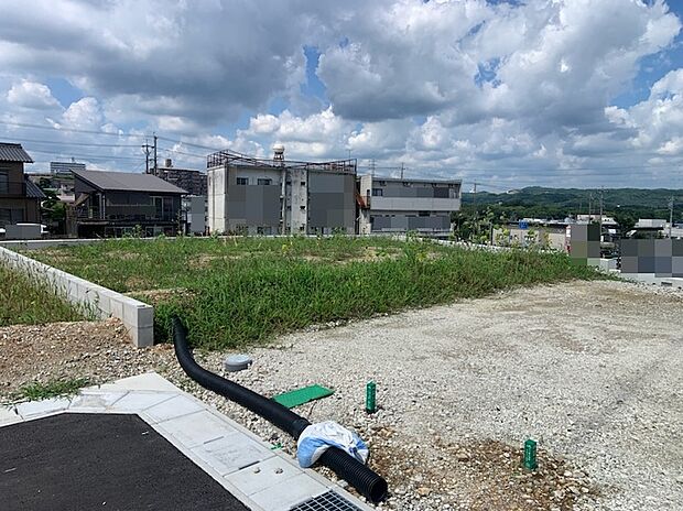 【現地写真（C号地）】この広がり、この開放感。住まいの可能性を広げる土地で、自分たちらしい暮らしを叶えてみませんか。