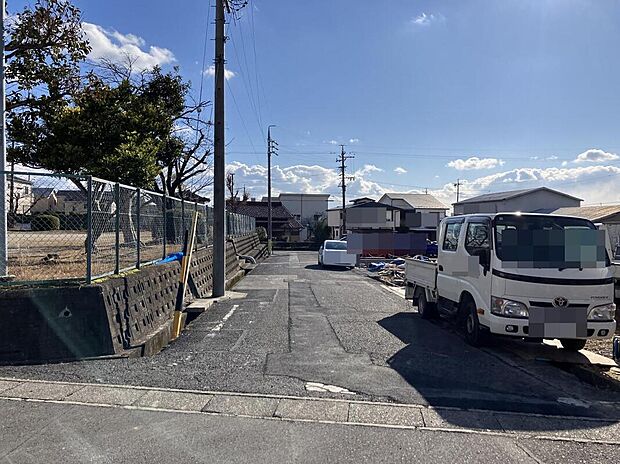【東側道路】 陽当たり良好で、たっぷりの自然光が差し込む明るい住まいで新しい生活を♪