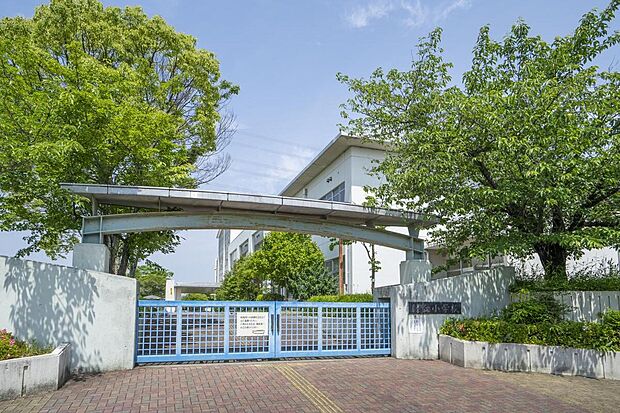 みよし市立緑丘小学校(約1,140m)