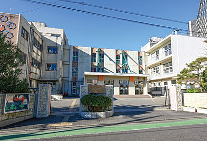 下落合小学校 現地から850m～860m。(徒歩11分。(最長))