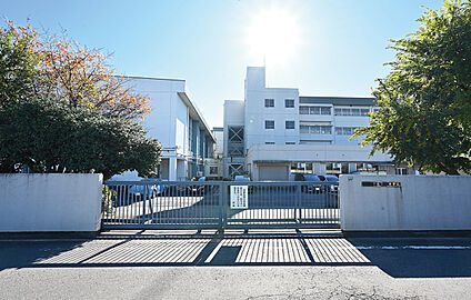 第六中学校 現地から2030m～2080m。(徒歩26分。(最長))