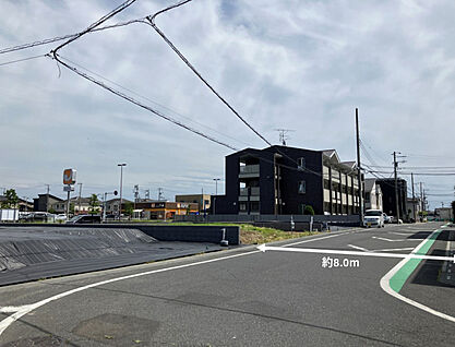 西側道路（約8.0m）