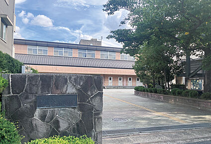南越谷小学校 現地から677m。(徒歩9分。)