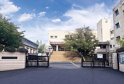富士中学校 現地から856m～886m。(徒歩11分～12分。)