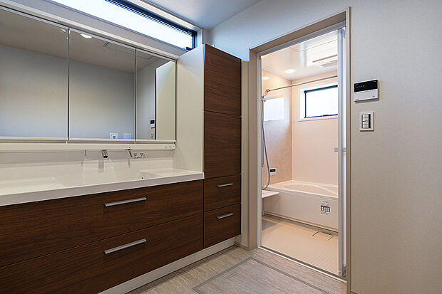 【洗面室(1号棟)】洗面室には追加オプションによりガス衣類乾燥機「乾太くん」を設置可能です。(1号棟)