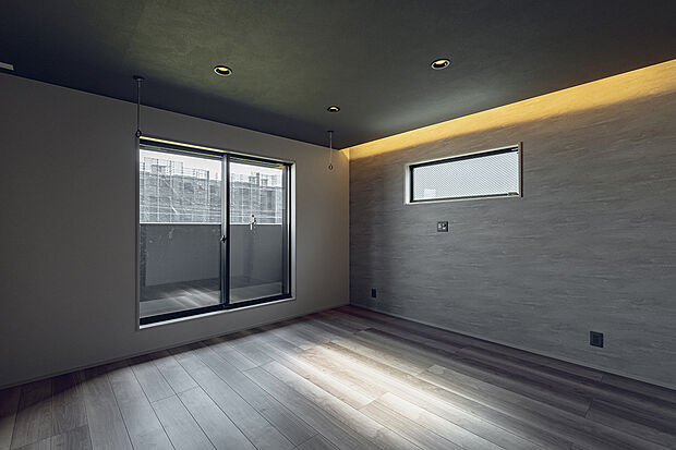 【主寝室(2号棟)】安らぎの主寝室は間接照明を設置し、落ち着きある空間に仕上げました。