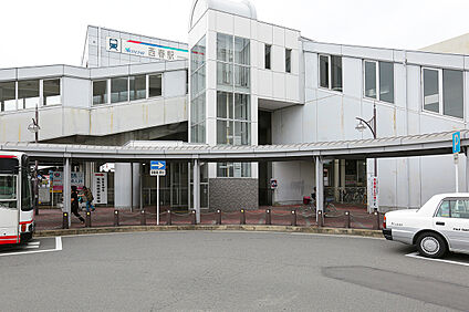 名鉄犬山線「西春」駅 約710～730m(徒歩約9～10分)