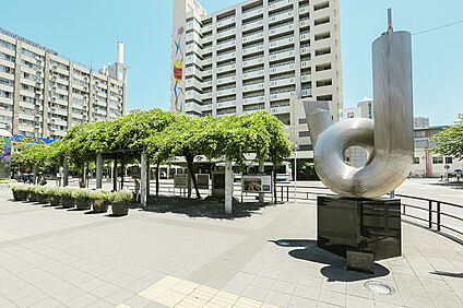 地下鉄東山線・リニモ「藤が丘」駅 約390～560m(徒歩約5～7分)