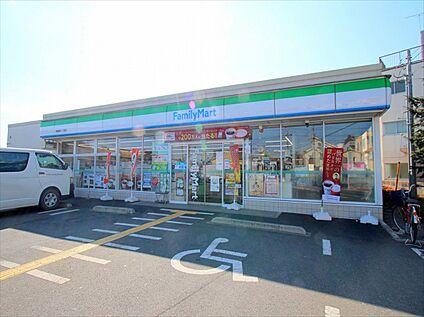 ファミリーマート朝霞膝折一丁目店 約300ｍ(徒歩4分)
