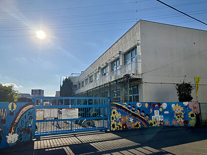 座間市立相模が丘小学校 現地から350m。(徒歩5分。)