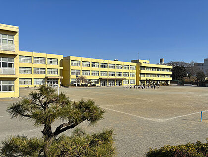 綾瀬市立早園小学校 現地から470m～505m。(徒歩6分～7分。)