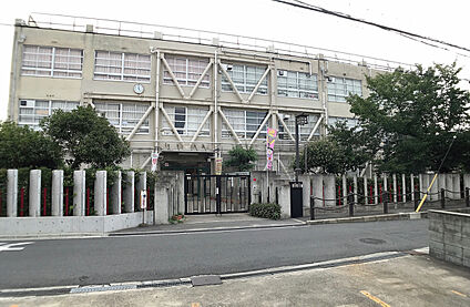 東大阪市立小阪小学校 320m