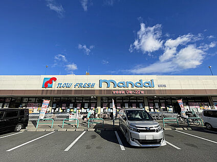 万代　御厨店 560m