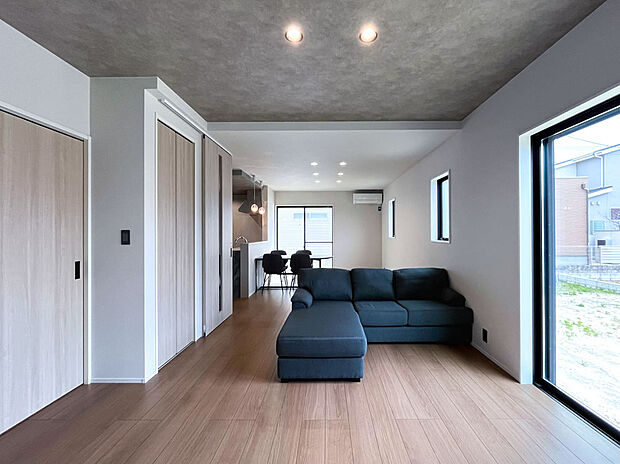 LDKは家具付きです♪