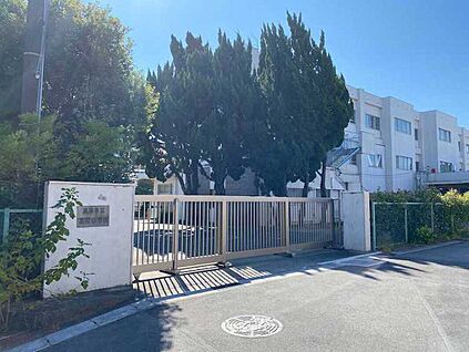 高浜市立高取小学校 約270m(徒歩約４分)