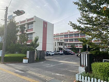 高浜市立高浜中学校 約350m(徒歩約５分)