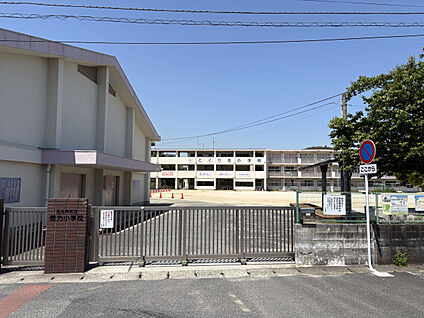 北九州市立徳力小学校 現地から400m～510m。(徒歩5分～7分。)