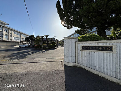 王子中学校 現地から459m。(徒歩6分。)