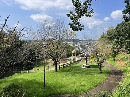 天神山公園 現地から800m。(徒歩10分。)