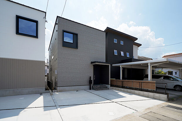 隣地のモデルハウス 外観(2)