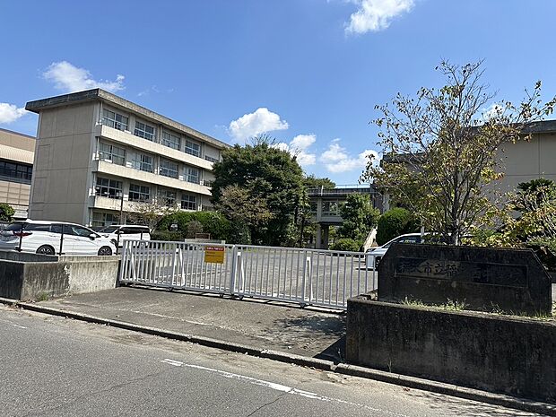 稲沢市立稲沢西中学校（約847m）