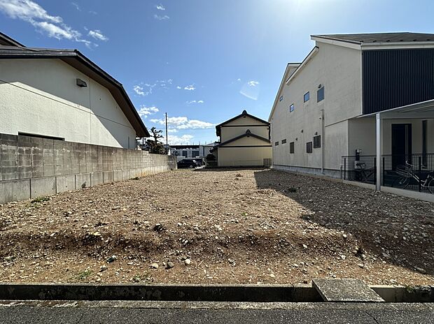 【現地】保育園、小学校、コンビニ、スーパー、ドラッグストア、公園が徒歩10分圏内にあり
とても生活しやすい環境です。