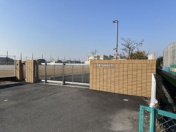 弥富市立日の出小学校(約888m)