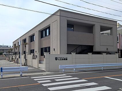 七宝幼稚園 約 1,600 ｍ(徒歩 20 分)