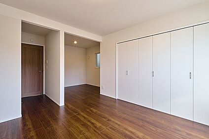 【主寝室(約7.9帖)+DEN(約4.1帖)/既分譲】