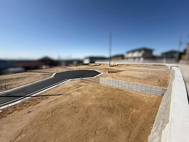 【【現地土地写真】】富士松南小学校へ徒歩12分、富士松中学校へ徒歩18分。公園や幼保施設、小児科などが徒歩10分圏内に揃っており、子育てしやすい環境です。