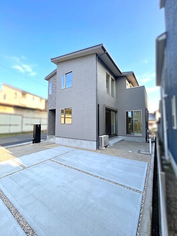 【【外観写真】】耐震性・断熱性に優れた、永く快適な暮らしが叶う長期優良住宅。現在だけではなく、次世代まで住み継げる住まいを提供いたします。