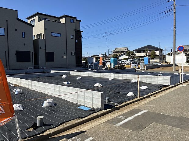 【現地写真】
強制的に給排気を行う「第一種換気」や、外気を室温に近づけて取り入れる「全熱交換式」を採用。家中の空気をクリーンに。