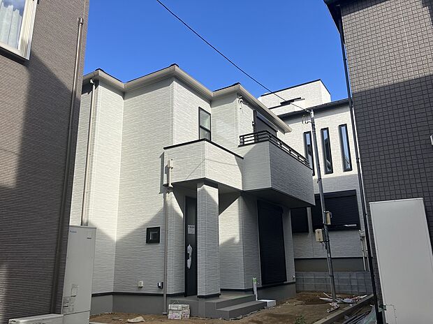 【スマート・ワン シティ北本市緑町1丁目】
大型分譲地内に、「3LDK」のオール電化新築戸建が誕生。敷地面積は40坪以上とゆとりがあり、2台分のカースペースを設けています(車種による)。