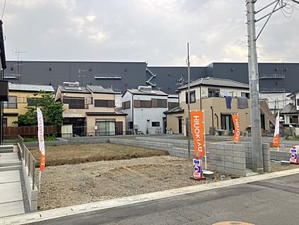 【前面道路を含む現地写真】