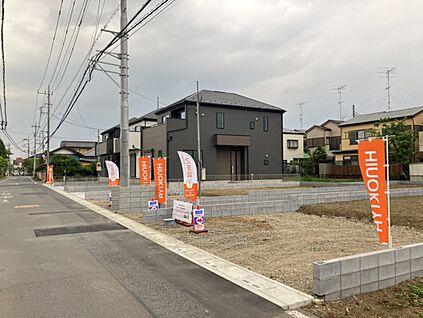 【前面道路を含む現地写真】