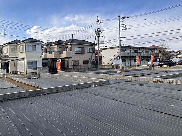 【【分譲地全体】】第一種中高層住居専用地域内の落ち着いた環境に加え、近隣には公園があり、自然を身近に感じていただけます。