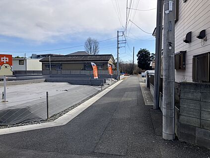 【前面道路含む現地写真】
