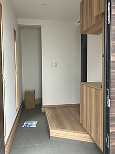 【玄関/4号棟】