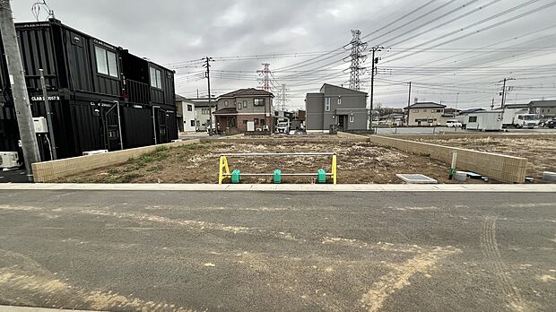 【【現地土地写真】】強制的に給排気を行う「第一種換気」と、外気を室温に近づけて取り入れる「全熱交換式」により、冷暖房効率を維持。家中の空気をクリーンに保ちます。