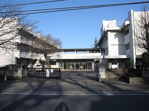 水海道小学校(約600m)