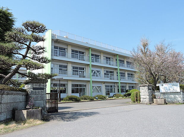 伊奈中学校（約1,250m）