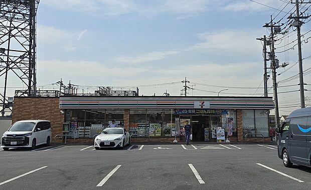 セブンイレブン(約310m)