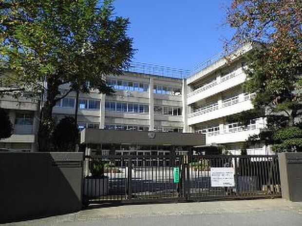 西原中学校(約791m)