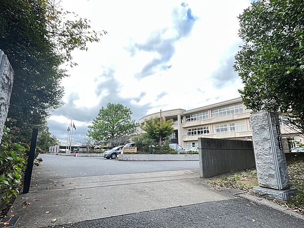 龍ヶ崎中学校（約1,120m）