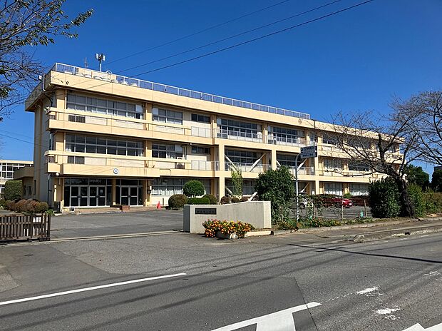 伊奈東小学校（約2,200m）