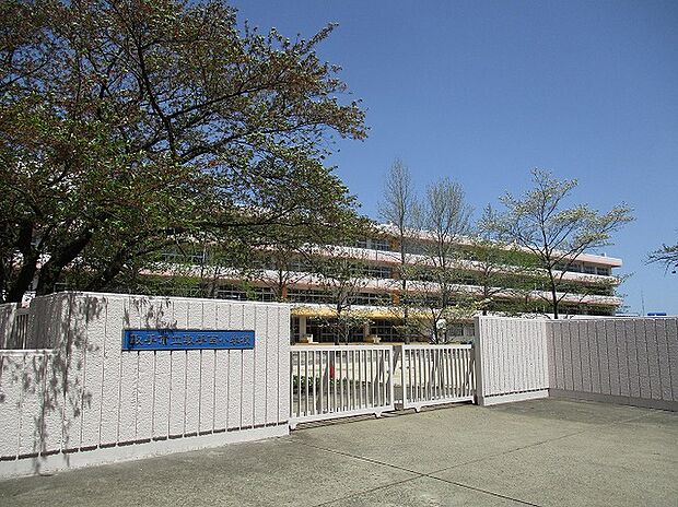 取手西小学校（約840m）