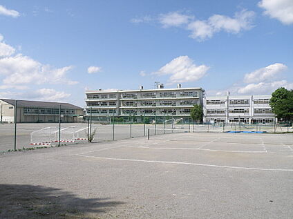 常盤松中学校※北部中学校越境可 2130ｍ