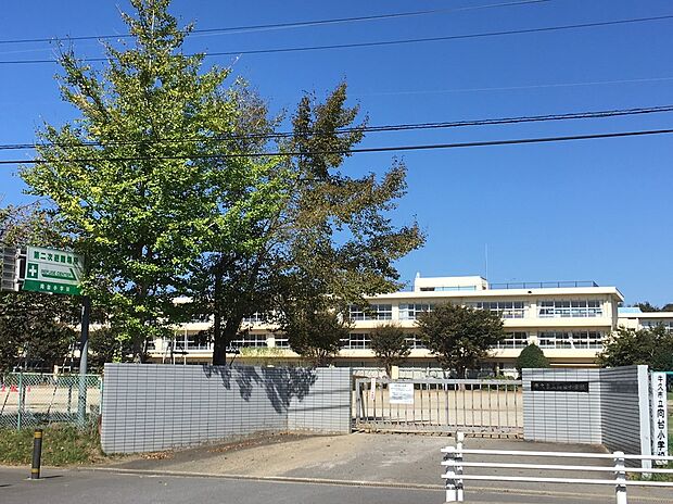 向台小学校(約1,830m)