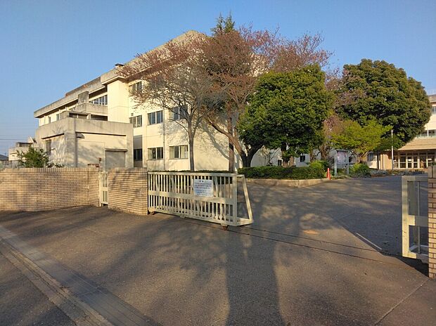七次台中学校(約713m)